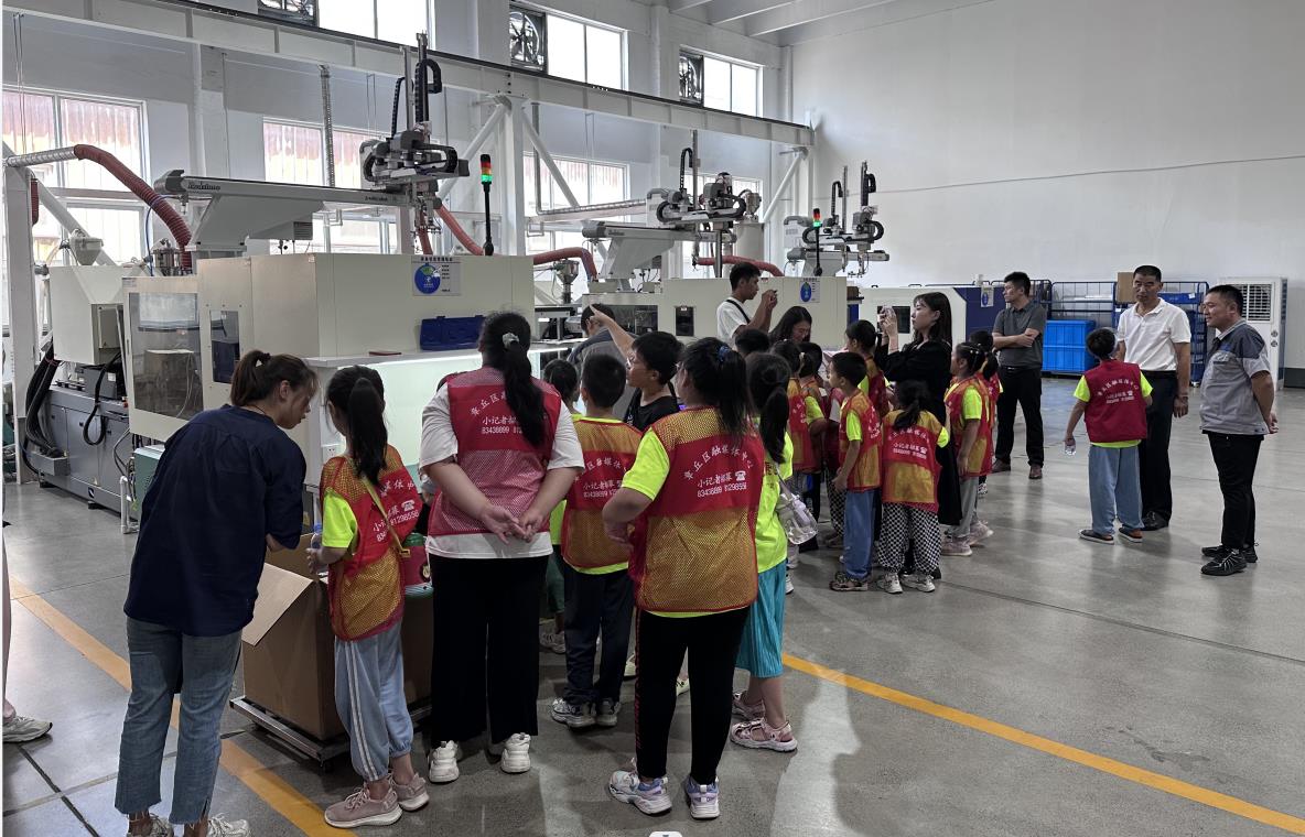 Zhangqiu District Integrated Media and Small Reporter Groups Visited Jinan Ruituo Technology Co.