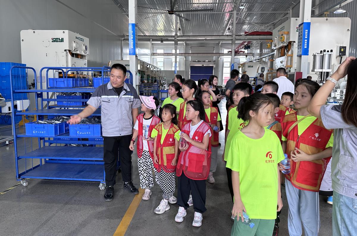 Zhangqiu District Integrated Media and Small Reporter Groups Visited Jinan Ruituo Technology Co.